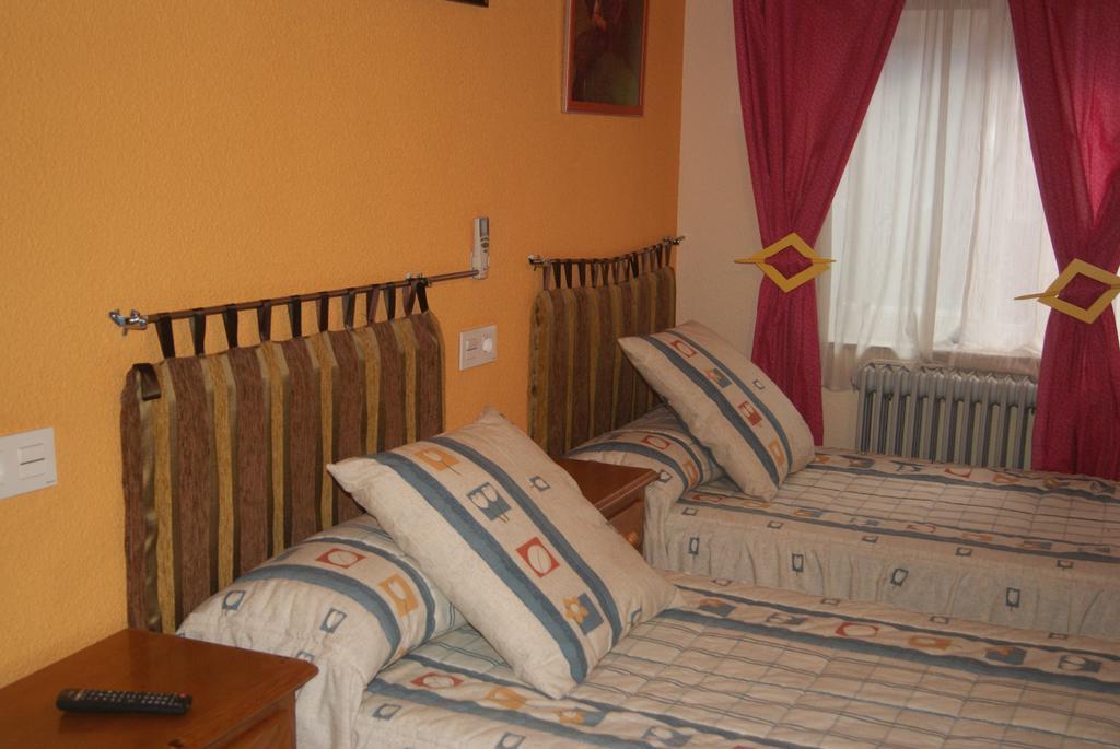 Pension Restaurante La Liebre 萨拉曼卡 外观 照片