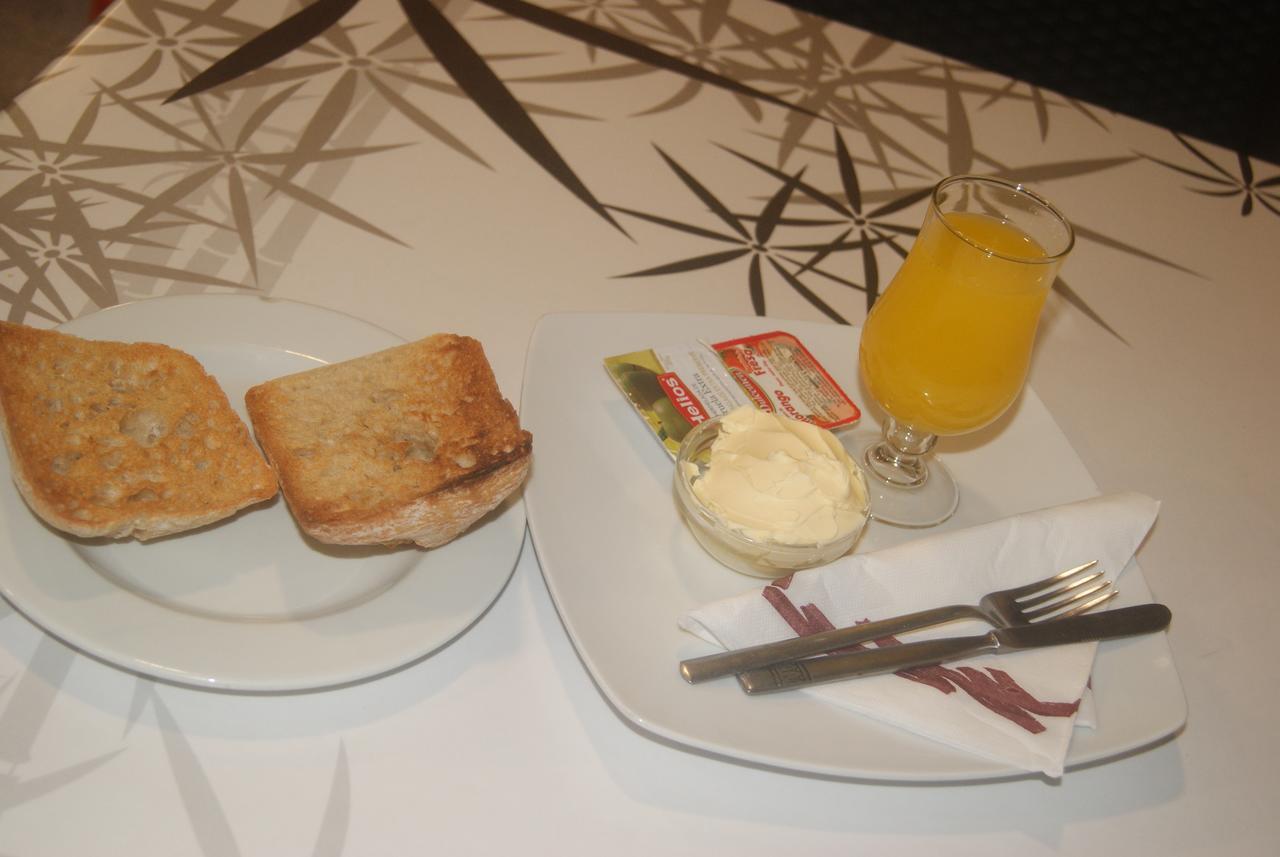 Pension Restaurante La Liebre 萨拉曼卡 外观 照片